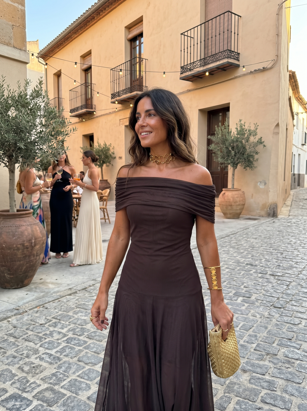 Carla  Vestido elegante y sencillo