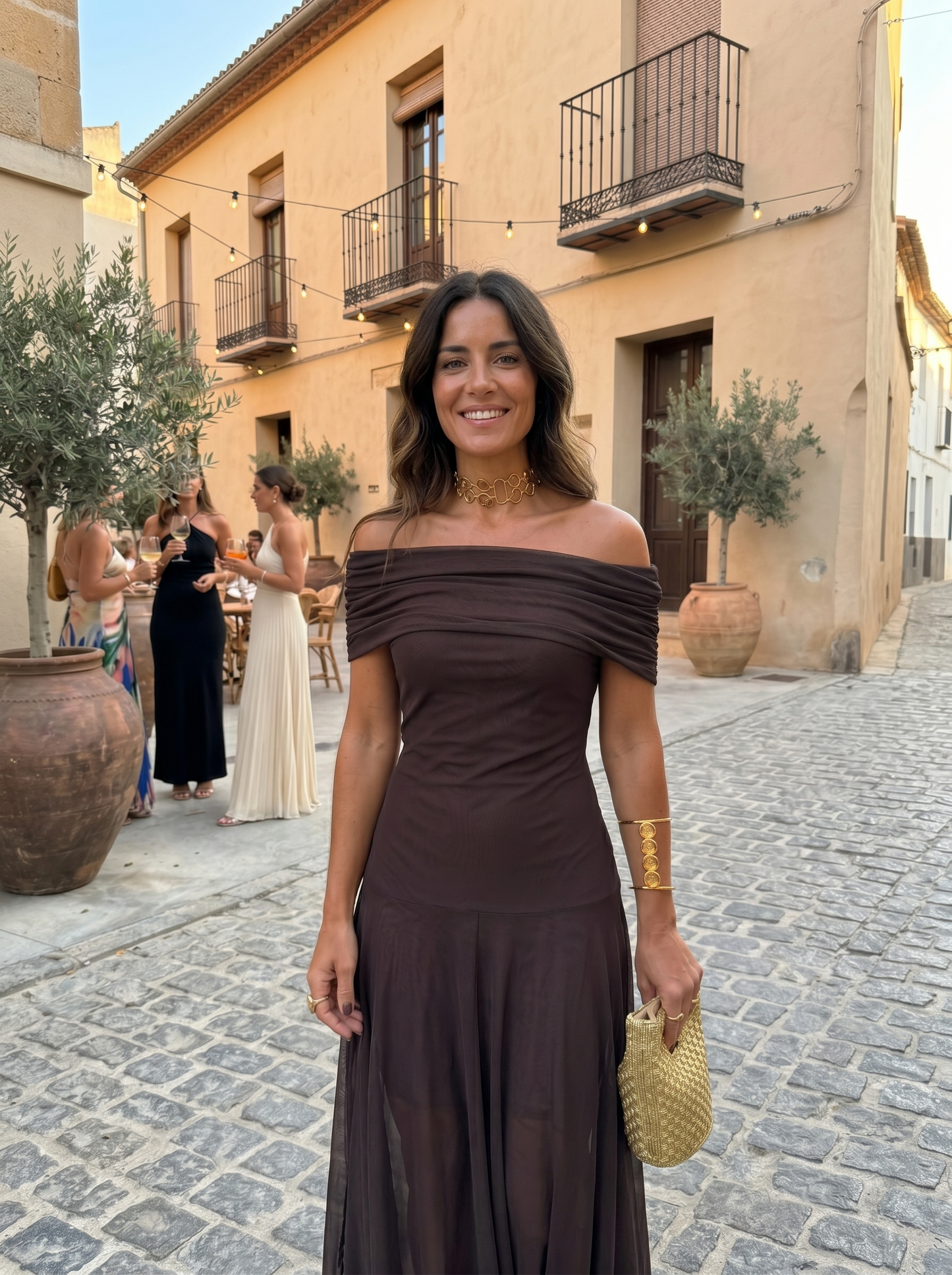 Carla  Vestido elegante y sencillo