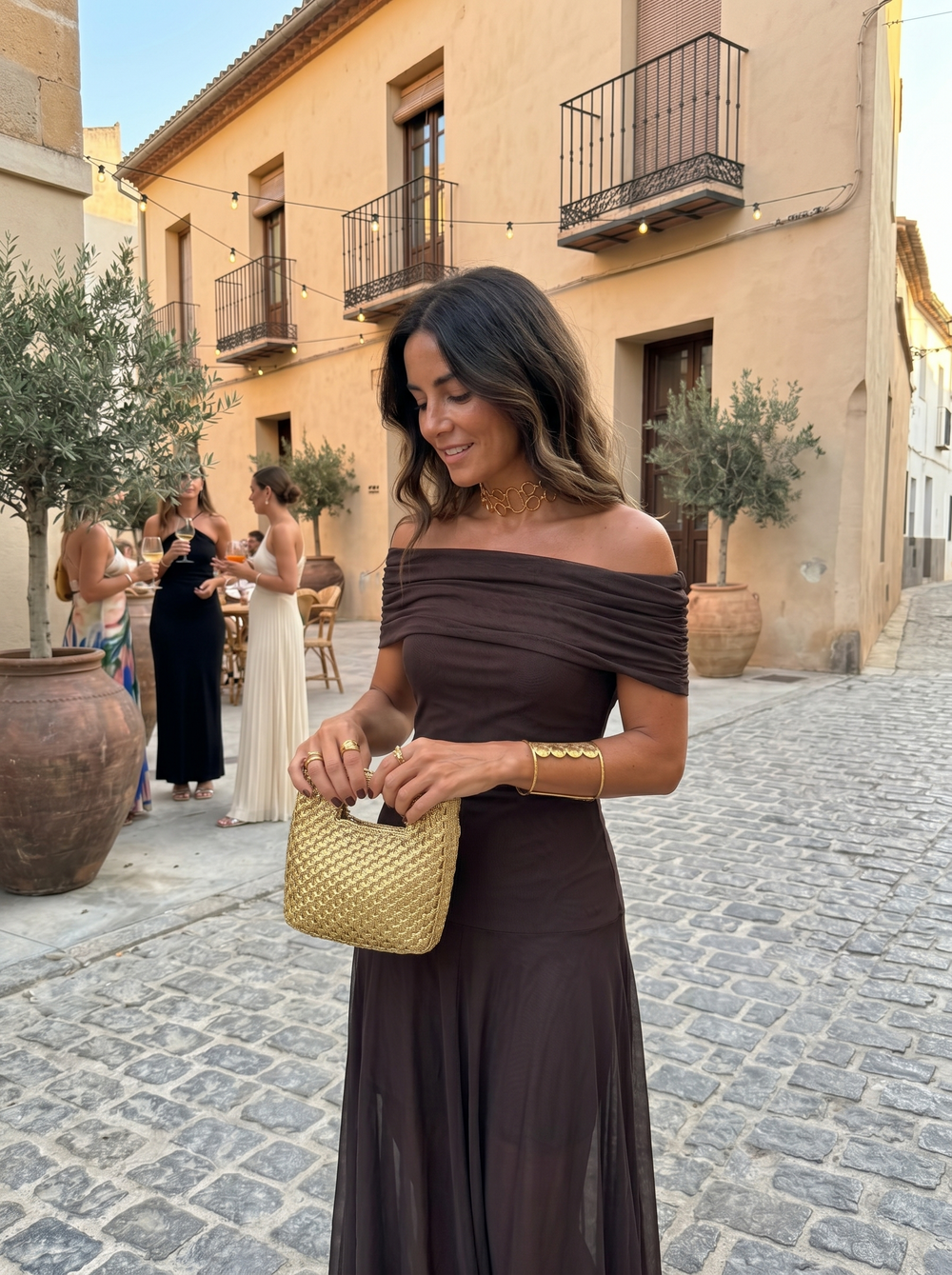 Carla  Vestido elegante y sencillo