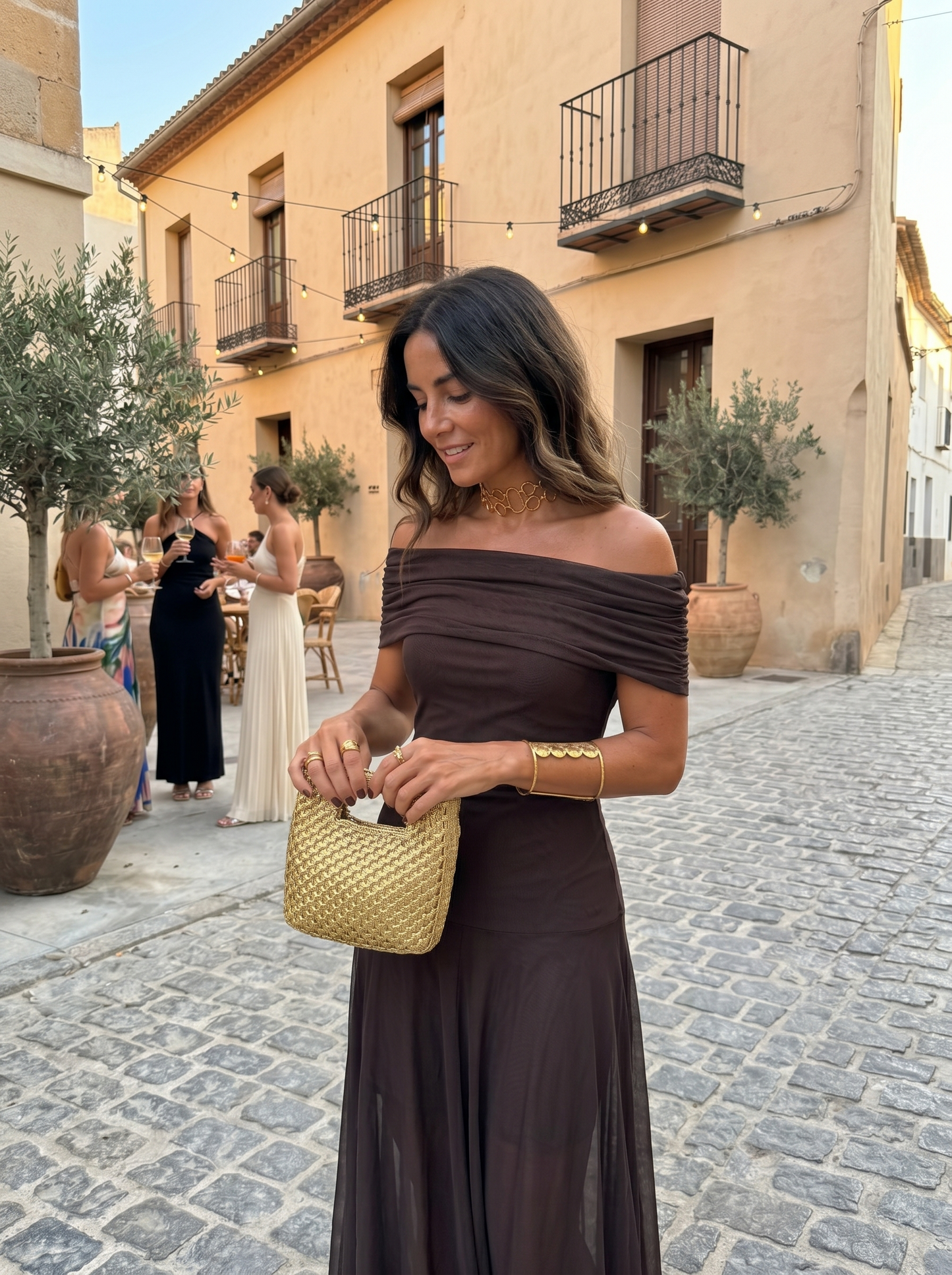 Carla  Vestido elegante y sencillo