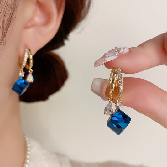 “Beso Aurora” – Pendientes de cristal azul brillantes